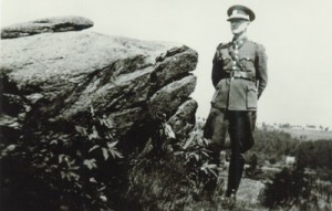 Pomocný dozorce Josef Kloub z Vejprt. Ve svých 25 letech padl v boji s německými teroristy 22. září 1938 - viz následující snímek.